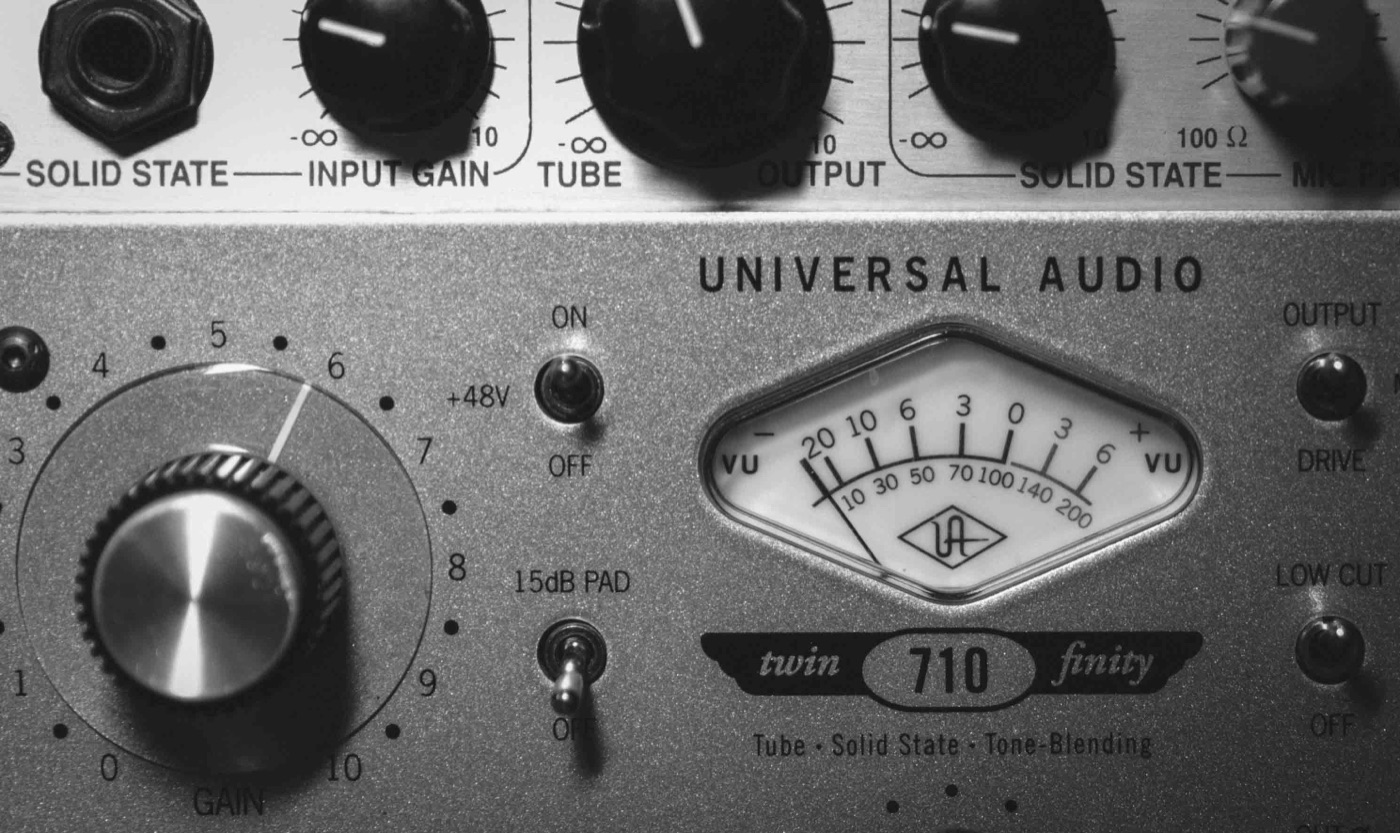 Universal Audio 710 preamp VU meter in Monosonico’s studio
